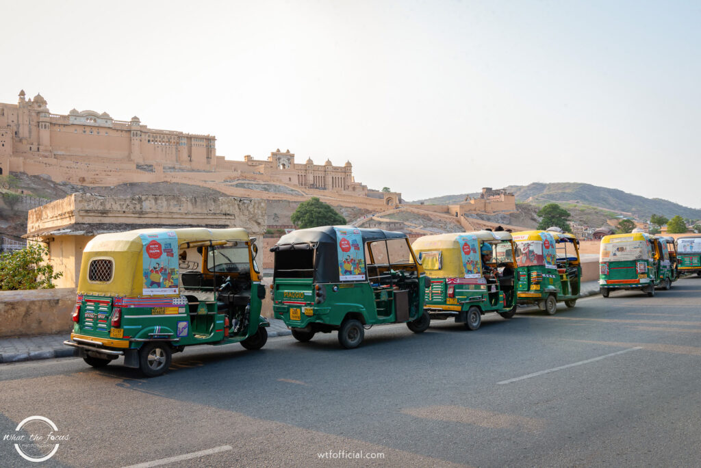 autos outside amer fort